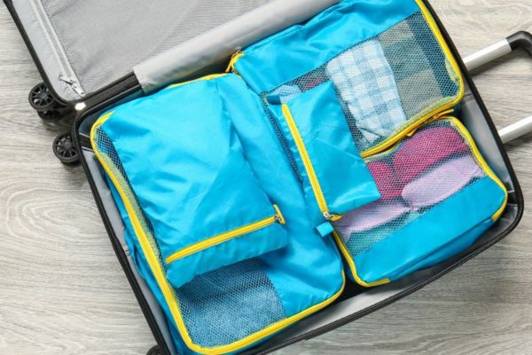 Chuẩn bị hành lí xếp vào vali