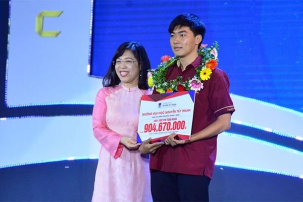 Sinh viên nhận được hỏng bổng trường đại học NTT
