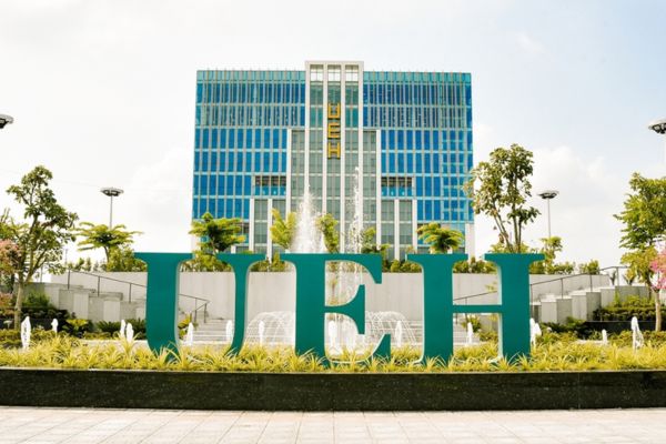  trường Đại học Kinh tế Thành phố Hồ Chí Minh (UEH)