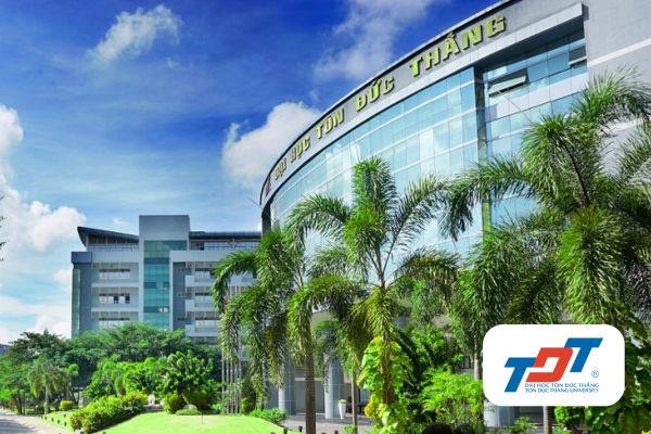 Khuôn viên cây xanh của trường tôn đức thắng